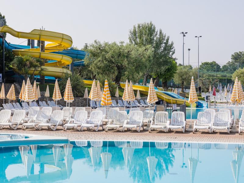 Camping With Pool And Wather Park Garda Lake